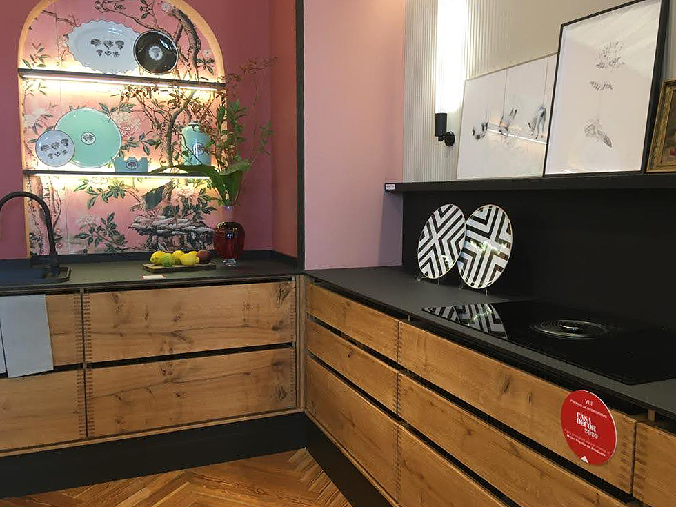 Cocina con cajonera de madera
