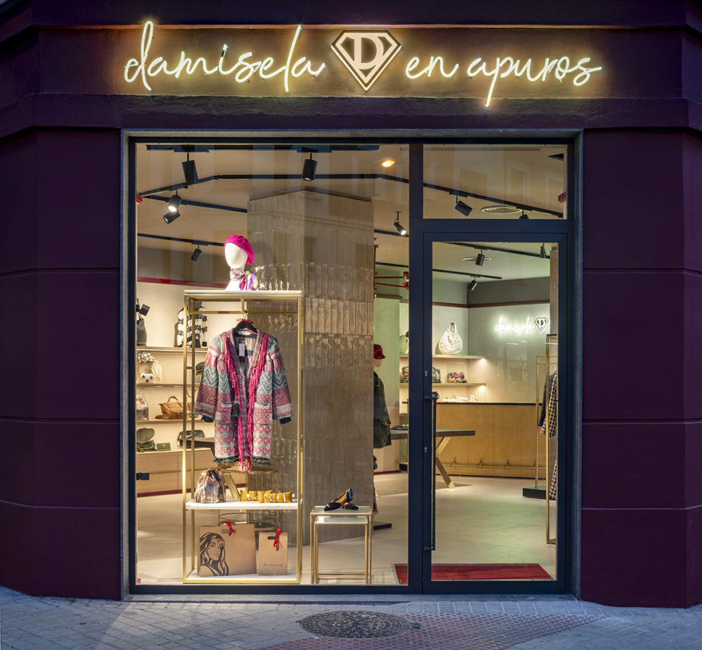 Vista frontal del escaparate
